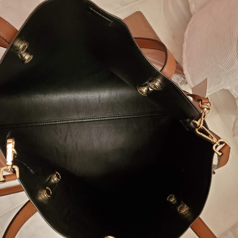 🔥[SOLD] NWT Authentic Calvin Klein Shoulder Bag - Picture 6 of 8